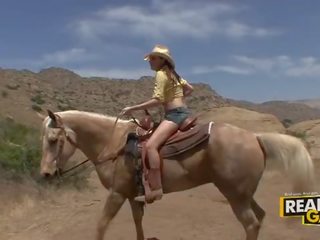 Grand barna tini kurva kisasszonyka kő szabadban cowboy stílus fasz